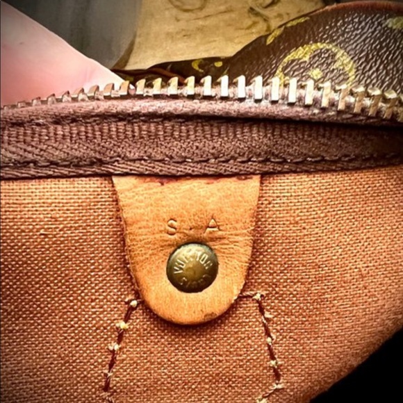 Authentic Louis Vuitton Speedy 35 - Picture 4 of 14